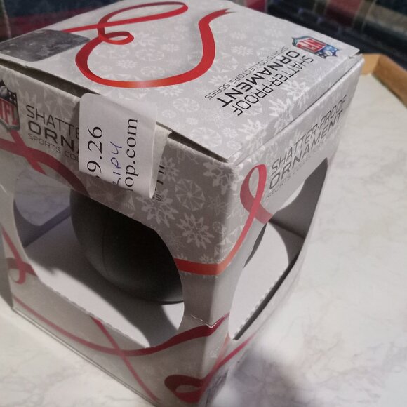 NEW Las Vegas Raiders NFL Snowflake Shatter-Proof Ball Ornament - Picture 2 of 2